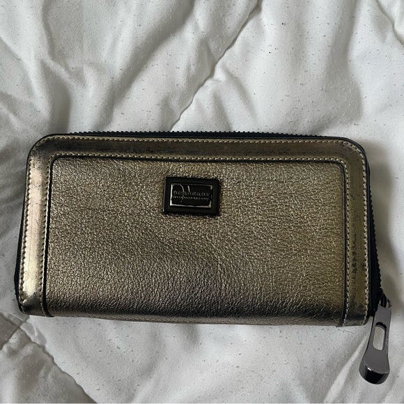 Burberry Metallic Wallet - Picture 1 of 6